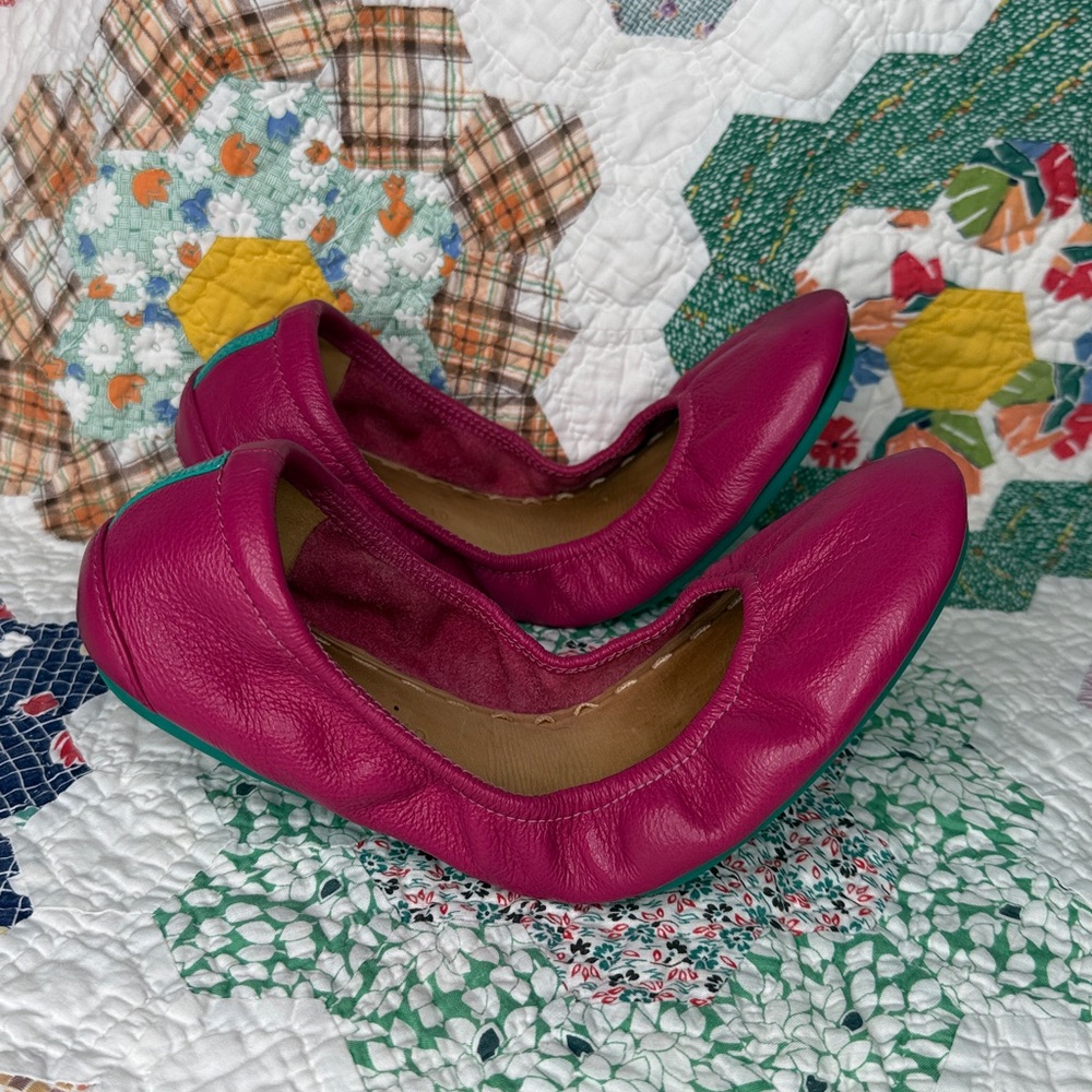 Tieks Ballet Flats in Fuchsia Size 10 - Picture 5 of 10